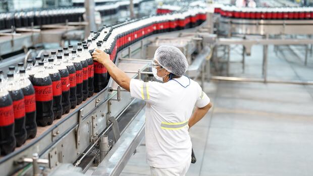 Coca-Cola cuenta con seis plantas embotelladoras en el país. (Foto: Coca-Cola)
