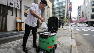 Uber Eats empieza repartos con robots en Tokio